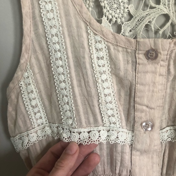 💖5/$25 Light pink/ ivory semi sheer striped button up top - Picture 3 of 6